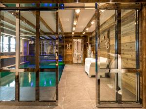 Chalet de luxe avec piscine et hammam à Val-dIsère, 10 personnes à proximité du centre-ville - FR-1-694-95
