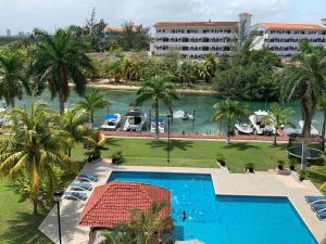 CHIC Lagoon front Villa by Casa Paraíso