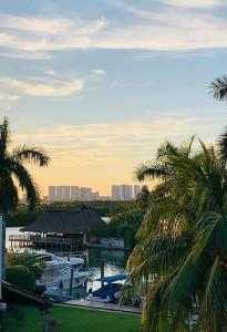 CHIC Lagoon front Villa by Casa Paraíso