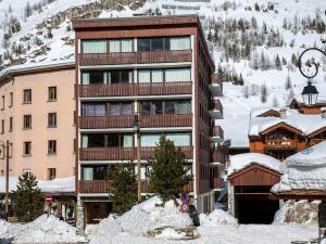 Appartement central et lumineux à Val-dIsère, proche des pistes et commodités - FR-1-694-221