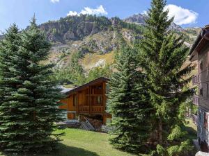 Appartement confortable aux pieds des pistes avec parking à Val-dIsère - FR-1-694-226