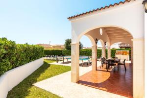 Villa Llentrisca by Villa Plus