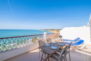 Frente ao Mar - 2 quartos - wi-fi - 4hvězdičkové hotely ve městě Armação de Pêra