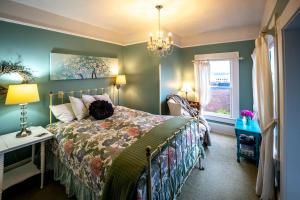 Clementines Guest House & Vacation Rentals