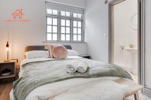 Rodney St - City Centre - Georgian Apartment -