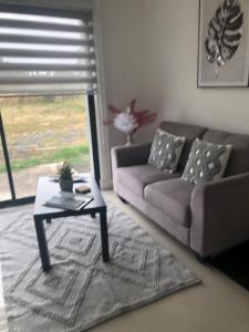 Departamento Los Canelos, a metros de Avenida Las Industrias- Incluye, NETFLIX DirecTV aire acondicionado, Internet