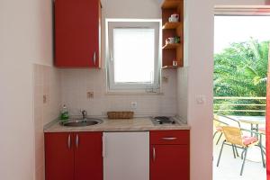 Apartment in Tucepi with terrace, air conditioning, WiFi, washing machine 202-3 