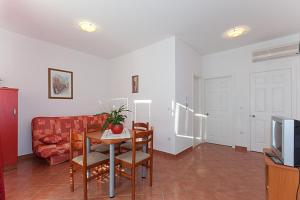 Apartment in Tucepi with terrace, air conditioning, WiFi, washing machine 202-3 