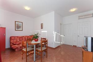 Apartment in Tucepi with terrace, air conditioning, WiFi, washing machine 202-3