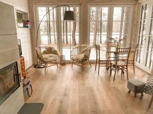 Saarjärve Puhkemaja 32-le, 8 magamistuba