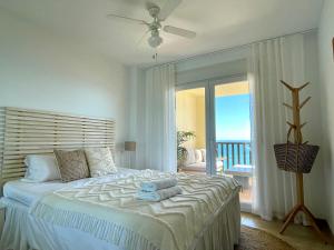 Stunning direct sea views 2 bed apartment at Balcon de Benamádena by Solrentspain Stays
