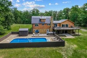 Cloud Nine: Have it All, Pool with Hot Tub and Secluded Lake! - Zepp