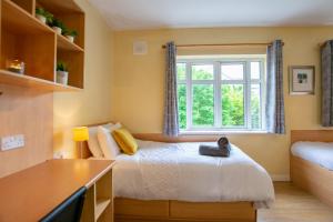 87 - 4 Bedroom Townhouse With Parking