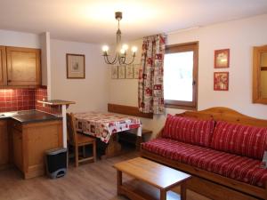 Appartement spacieux à Lanslevillard avec balcon et parking - FR-1-508-51