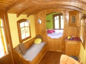 B&B / Chambres d'hotes La roulotte de Pommette et Billy : photos des chambres