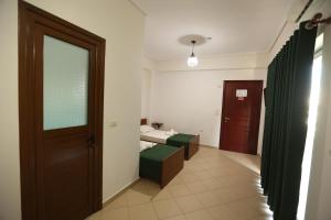Triple Room with Shared Balcony room in Hotel Mollanji