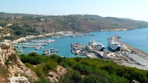 Fort Chambray Sea-View Apartment with Pool