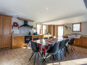 Chalet 4 Étoiles 13 Pers. à La Clusaz - Grande Terrasse, Garage, WIFI, Arrêt Skibus à Proximité - FR-1-437-81