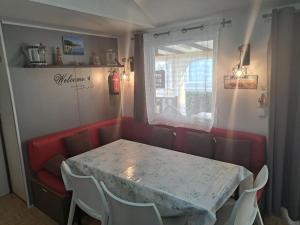 Maisons de vacances Mobile Home tout confort Sarah : photos des chambres