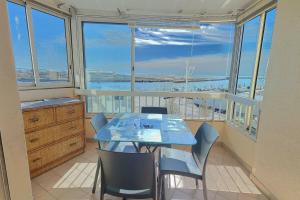 Appartements Superb studio with sea and harbor view : photos des chambres