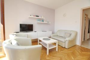 Apartments with parking space Baska, Krk - 18861