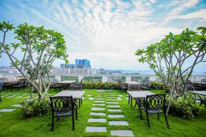 Sea Breeze Hotel & Villa