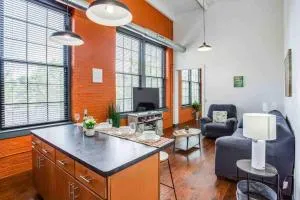 NY Style Centric Loft with King Bed by Park av. - Рочестер