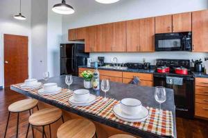 NY Style Centric Loft with King Bed by Park av.