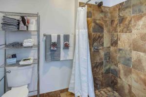 NY Style Centric Loft with King Bed by Park av.