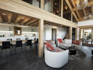 Chalet spacieux accès pistes, cheminée, parking, wifi - FR-1-344-754