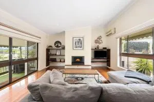 At the Hilltop - sleeps 10 - Ceres