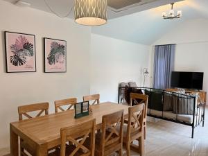 Pink Villa by Tubtao Sleepy Hill