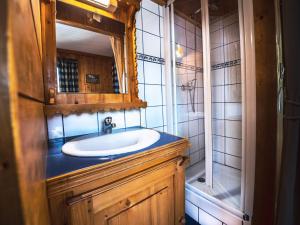 Appartement rénové dans chalet savoyard - proche des pistes, balcon, animaux admis - FR-1-502-355