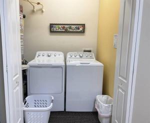 Large Pool Deck *Rooms w Private Bathroom