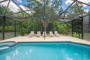 Large Pool Deck *Rooms w Private Bathroom