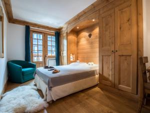 Courchevel 1850 : Élégant Duplex avec Cheminée et WiFi - FR-1-575-146