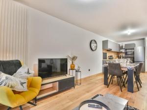 Appartement moderne T3 - Proche pistes et village - 6 pers - Parking - Ski room - Wifi - FR-1-685-65