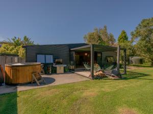 The Pumpkin Shed - Kuaotunu Holiday Home
