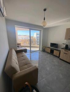 Modern 1 bedroom apartment 400m away from the sea