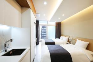 Phòng Hai Giường Đơn Loại Sang - Không Bao Gồm Đỗ Xe (Deluxe Twin Room - No Parking Included)