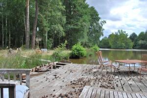 Maisons de vacances En Sologne, sur un etang perdu dans les bois : Maison 1 Chambre