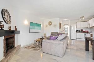 Golfers paradise Apt by Costarentals - Ref 198