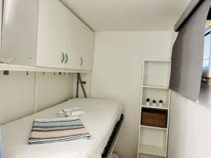 Appartements Logement renove en residence, climatise, terrasse : photos des chambres