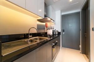 Vacay Lettings - Waterfront Studio with great Dubai Canal view
