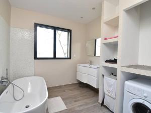Maisons de vacances Maison Le Cailar, 3 pieces, 4 personnes - FR-1-717-21 : photos des chambres
