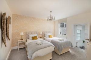 6 Bedroom City Centre Georgian Town House - Abbey & Baths-2 min walk