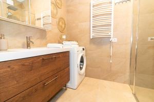 Vanagupes Park Apartments, By Cohost