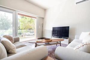 Flisvos Marina refurbished apartment