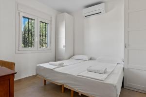 Stunning Villa w pool by Costarentals - Ref 05