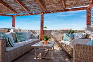 Stunning Villa w pool by Costarentals - Ref 05